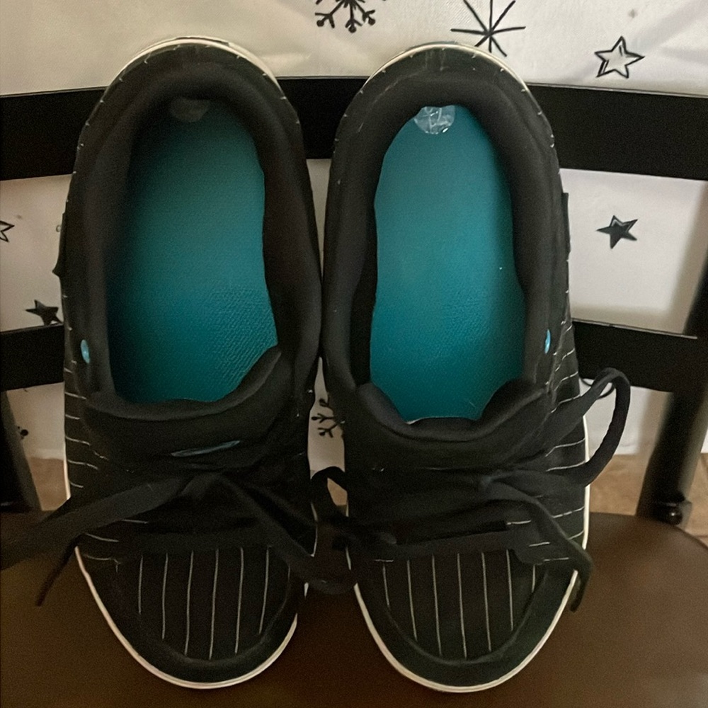 Vans pinstriped Skateboarding shoes, size 7.5w